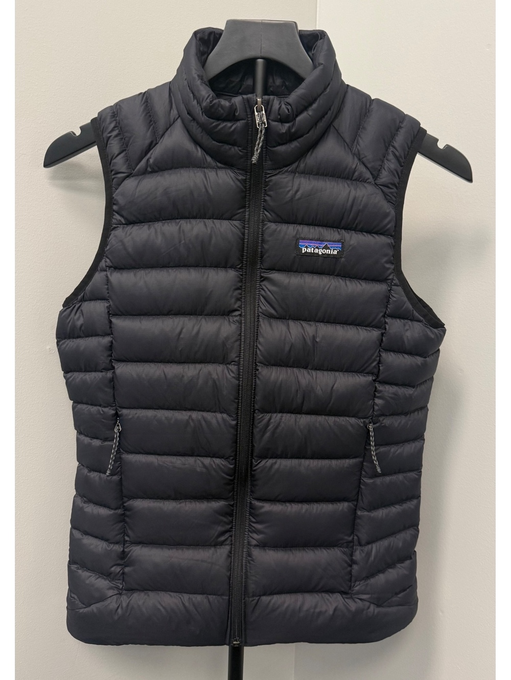 Patagonia Womens Extra Small (XS) SHELLS Full Zip Vest Down Sweater Black Jacket